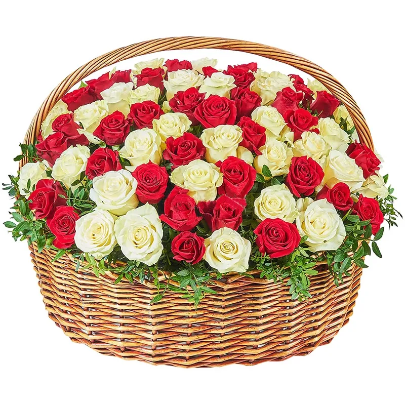 Букет из 101 красной и белой розы в корзине